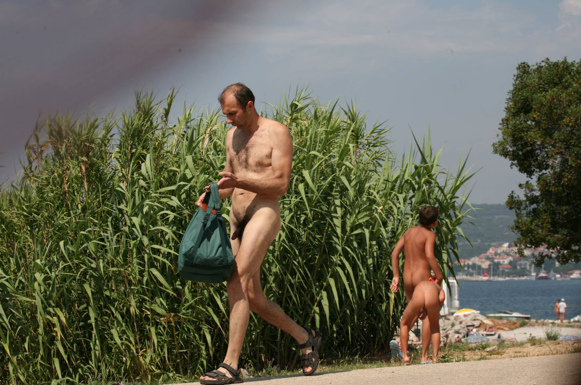Purenudism Pics Bondi Beach-Park Pass By - 2