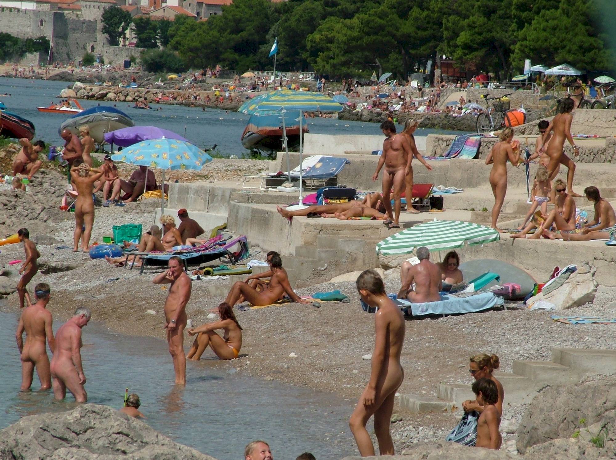FKK Europe Pyramid Shore - 1