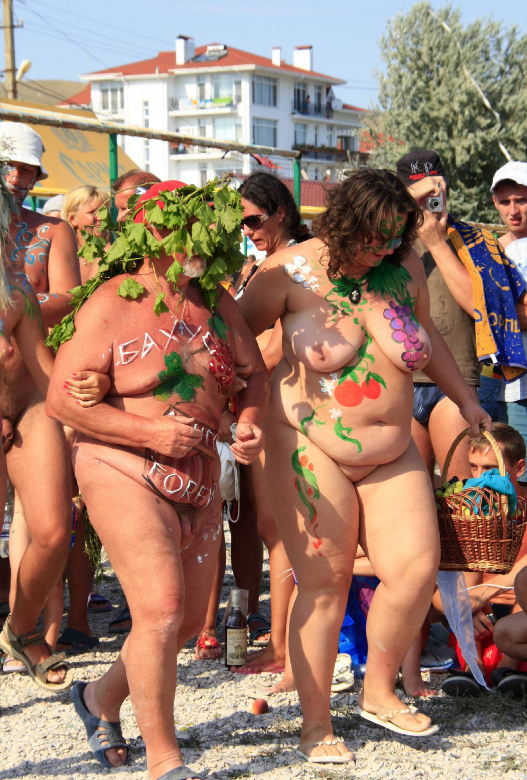 Purenudism Pics Neptune Walking Crowds - 1