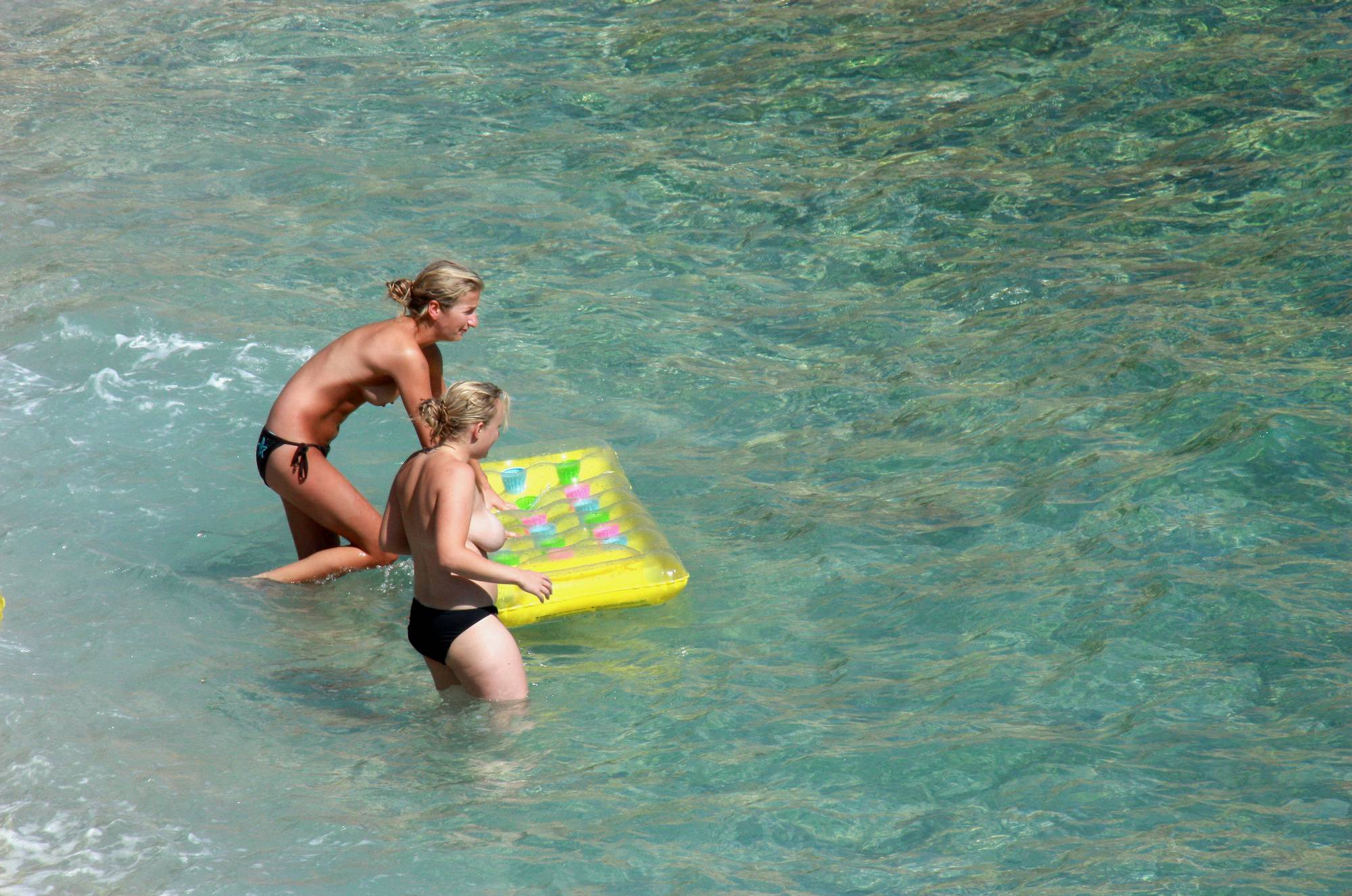Nudist Yellow Beach Girls - 2