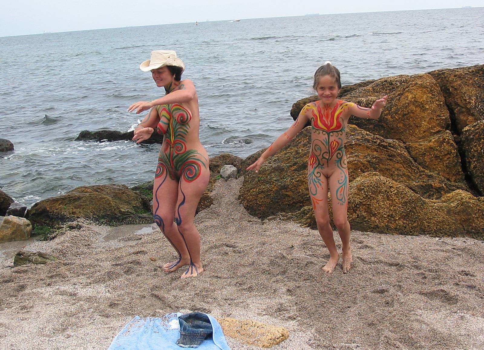 Purenudism Pics Black Sand Body Painting - 2