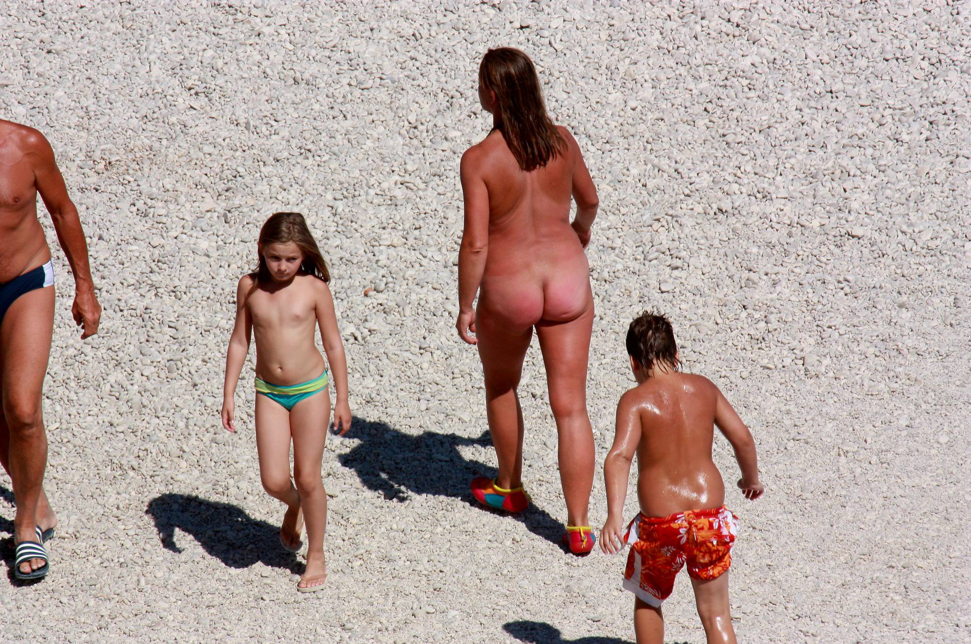 Purenudism Pics Not All Families Go Nude - 2